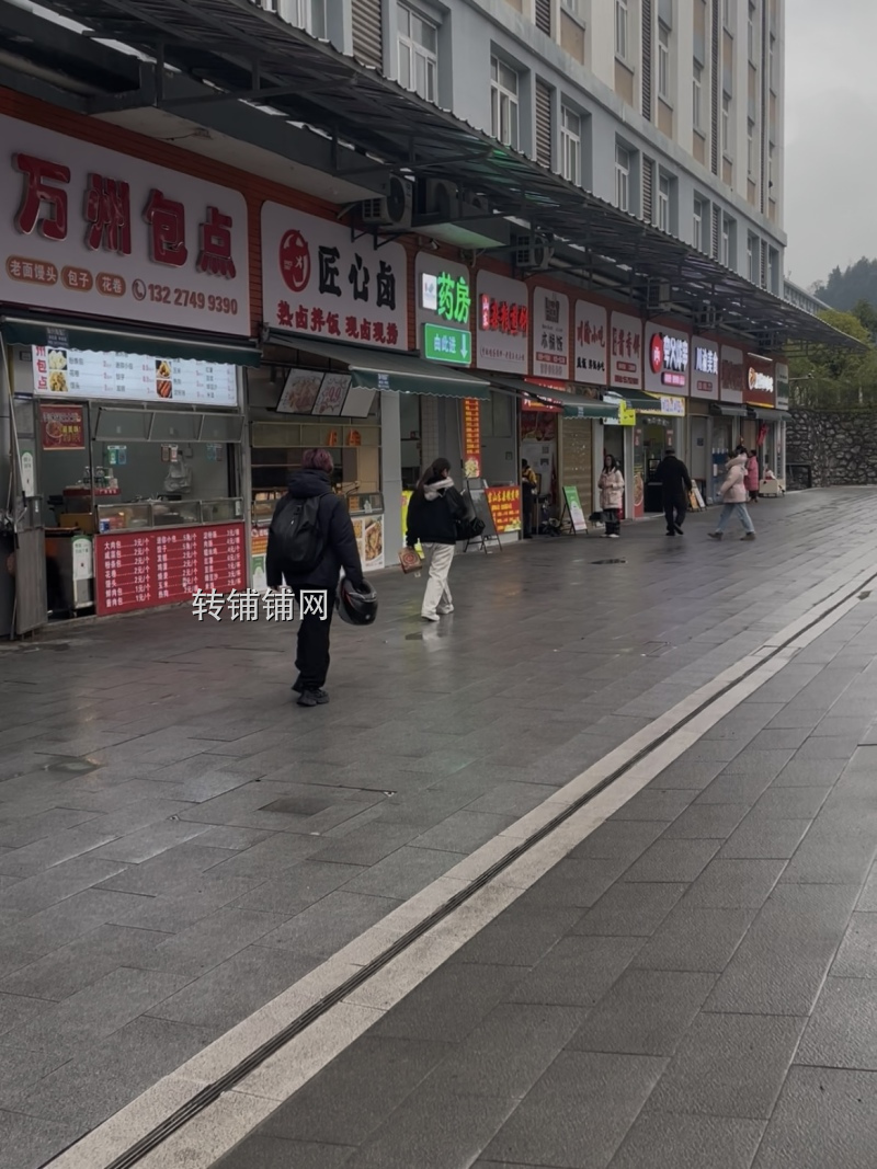 【学校旺铺】高校黄金旺铺招租 | 66㎡小吃店首选 | 学生流量爆棚