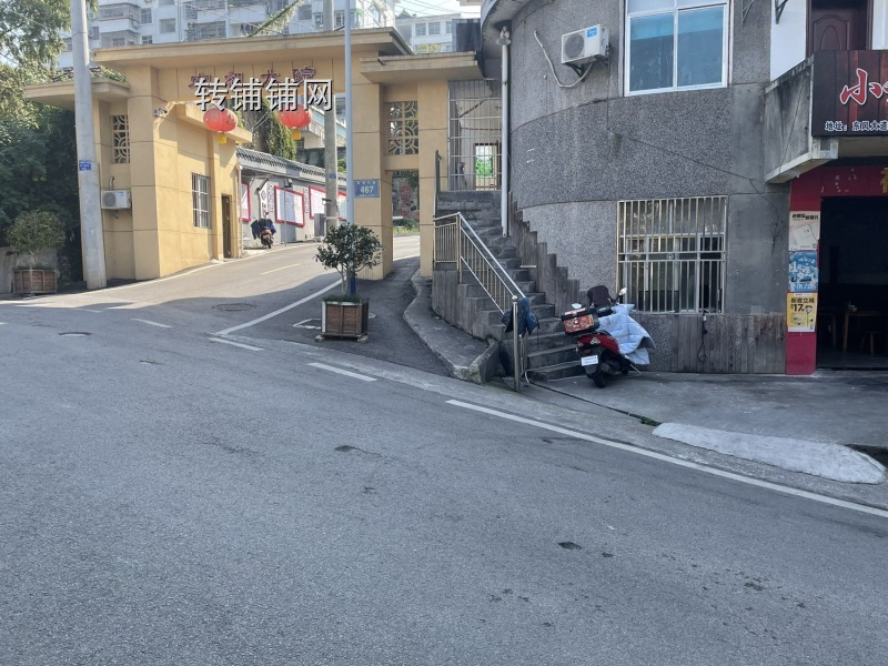 舞阳坝居委会旁餐馆转让,房租便宜