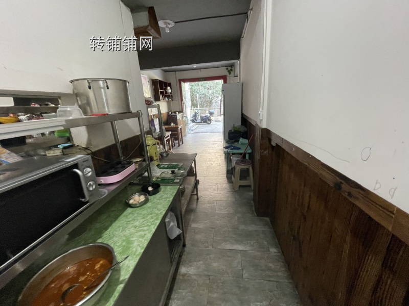 舞阳坝居委会旁餐馆转让,房租便宜