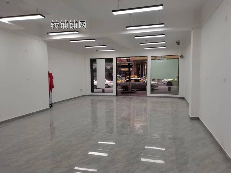 恩施凤凰城学院路精装门店房东直租(临街80平米)