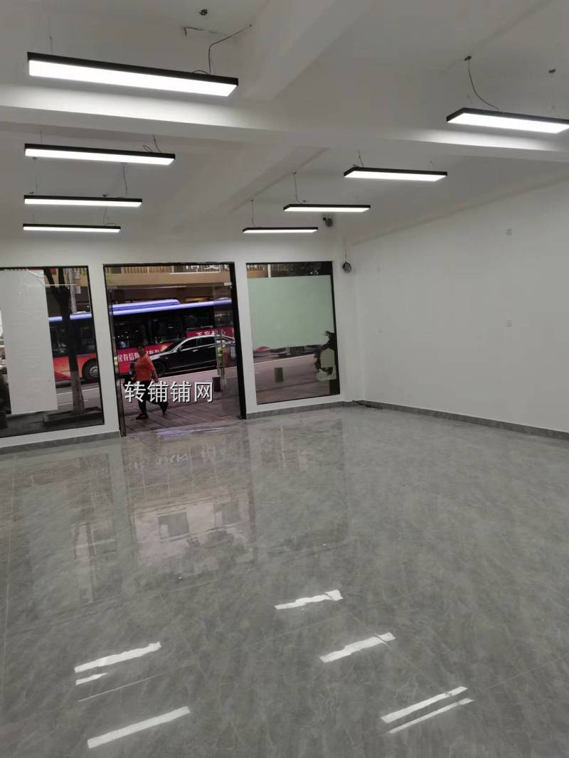 恩施凤凰城学院路精装门店房东直租(临街80平米)