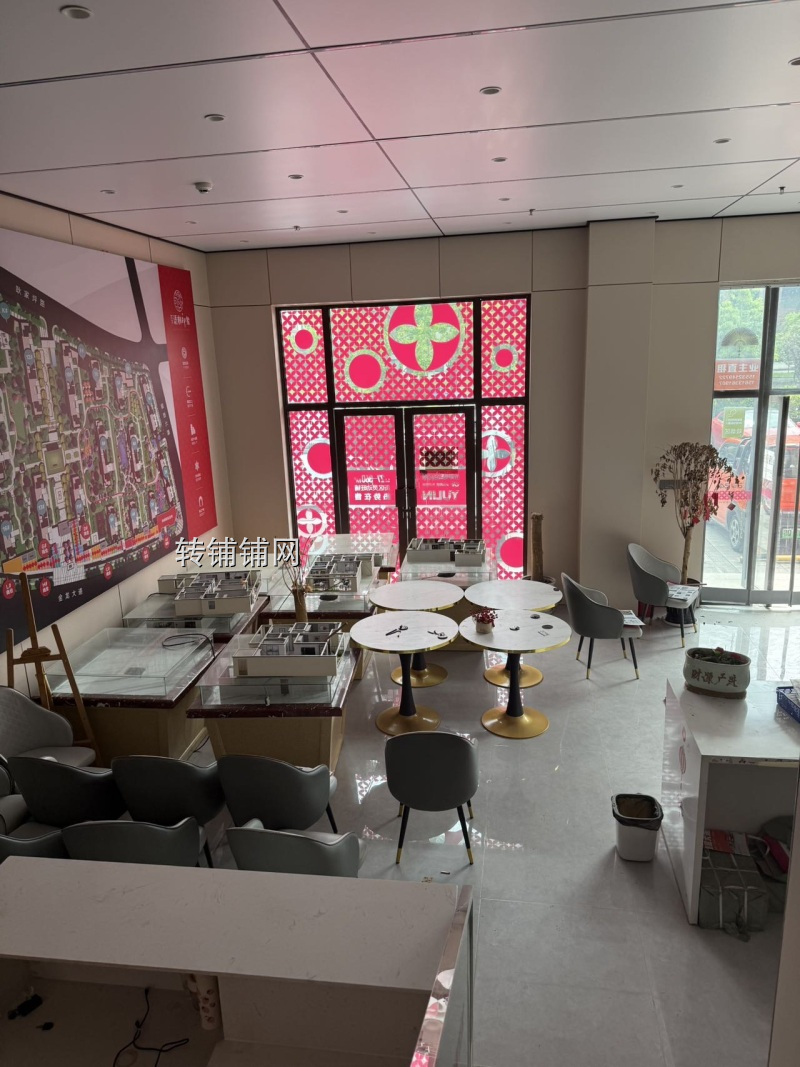 恩施金龙大道精装修门面出租:131m²