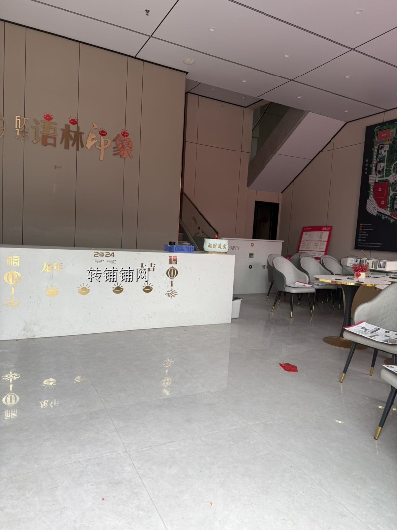 恩施金龙大道精装修门面出租:131m²