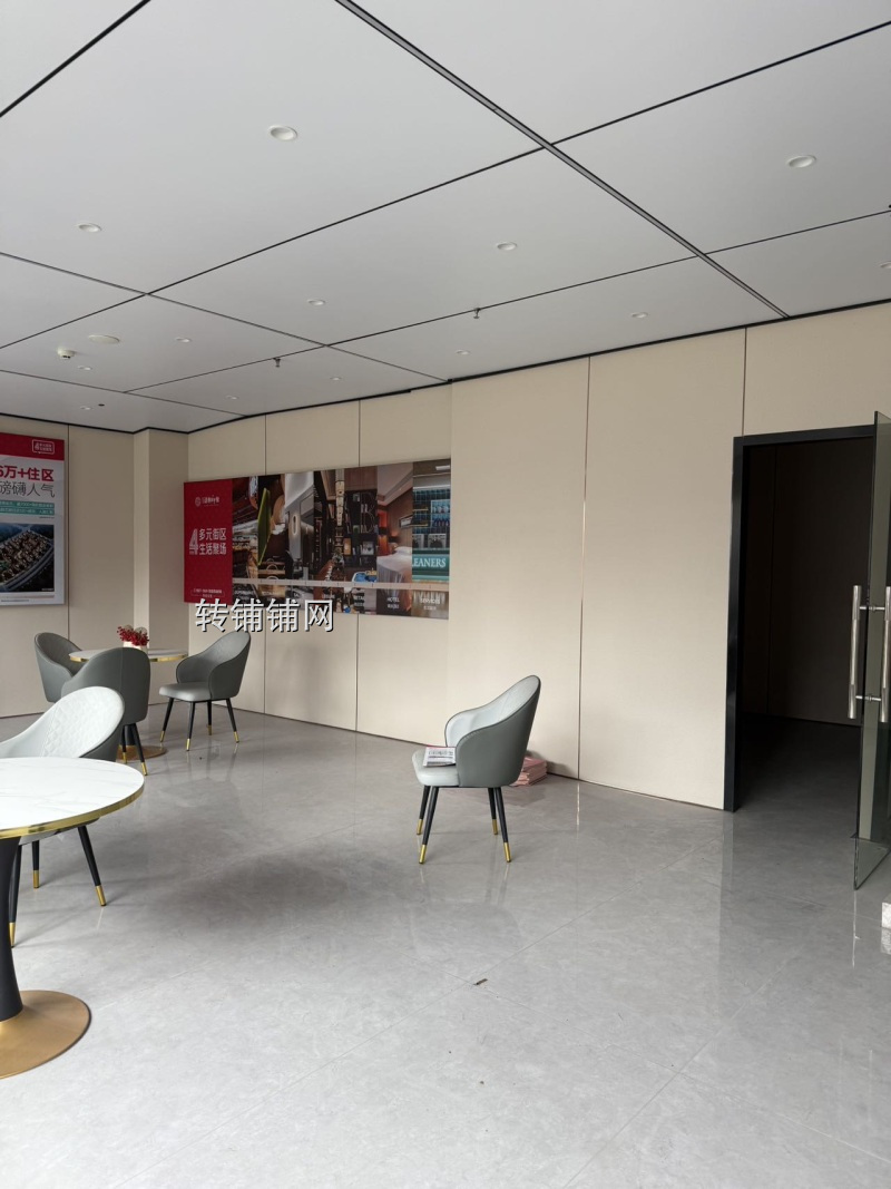 恩施金龙大道精装修门面出租:131m²