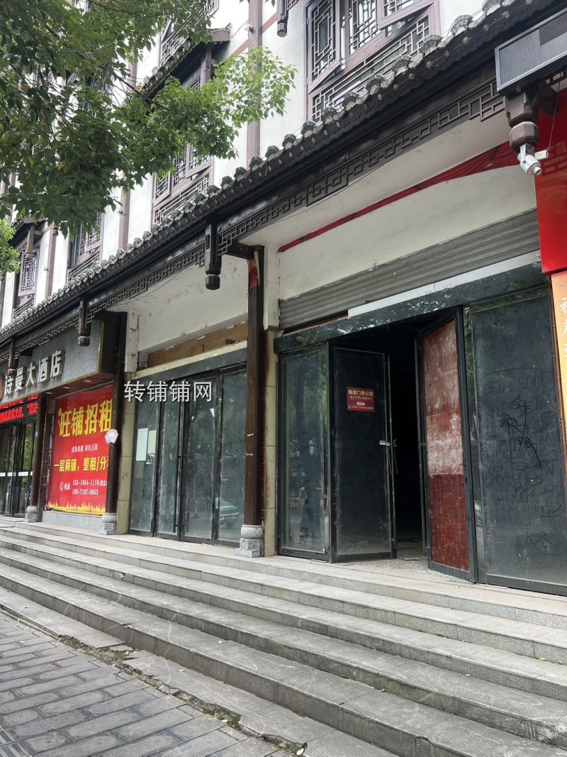 恩施华龙城对面门面出租(带停车场)