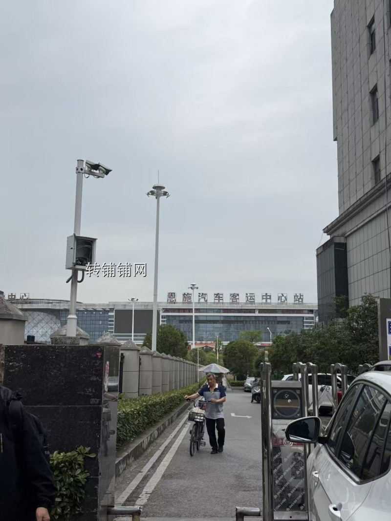 恩施火车站正对面整栋出租(可做30余房+可加电梯)