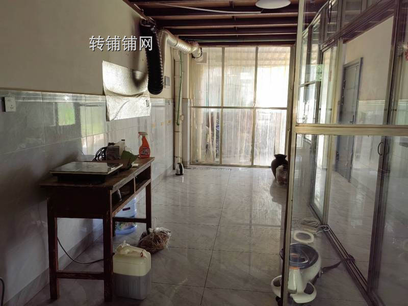大姚金龙明德小学附近旺铺房东直租,无转让费