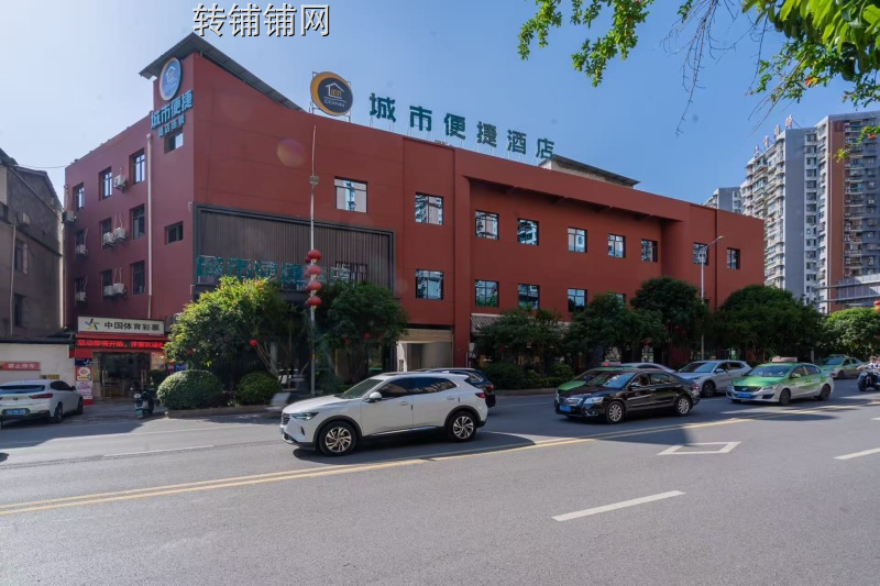 恩施华龙城对面主街门面招租