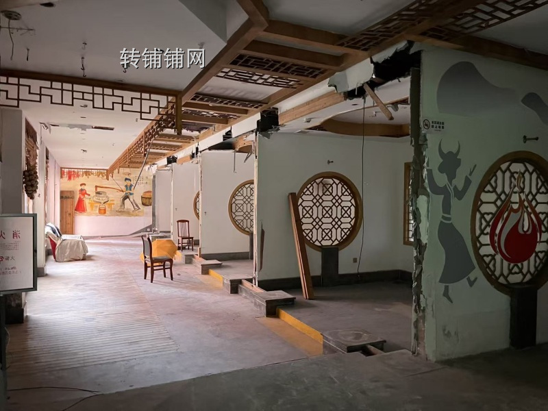 恩施华龙城对面主街门面招租