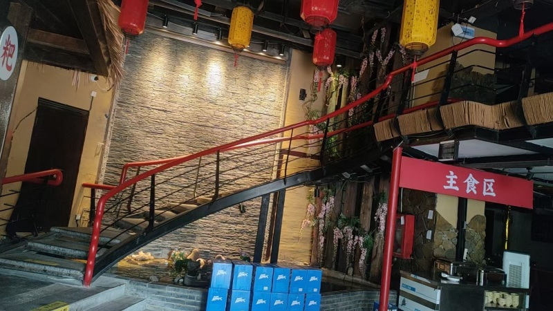 恩施松树坪十字路口餐饮店转让